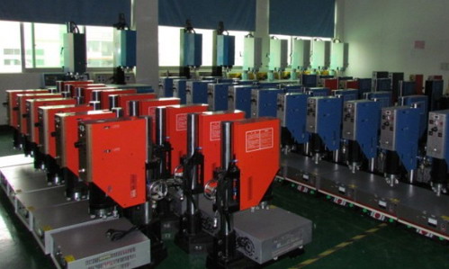 多臺(tái)超聲波焊接機(jī).jpg